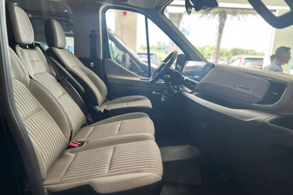 Thuê Xe 18 Chỗ Dài Hạn – Giải Pháp Di Chuyển Tối Ưu Cho Doanh Nghiệp Và Gia Đình Từ Huy Đạt